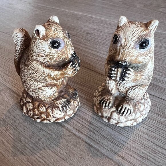 Chipmunk Squirrel Salt and Pepper Shakers Set Woodland Creatures Kitschy Novelty - Picture 1 of 10